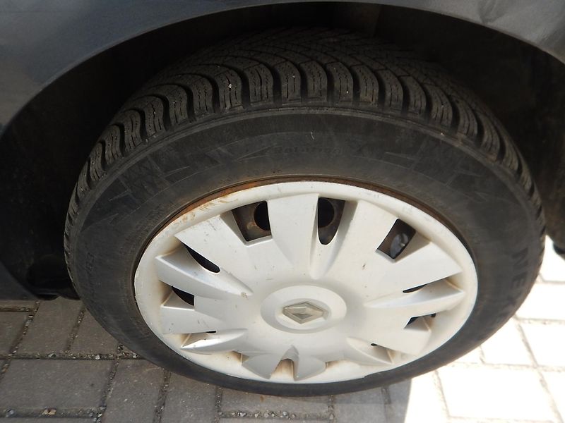 Renault Clio 1.4i, 72 kW, KLIMA - fotka 15 z 21