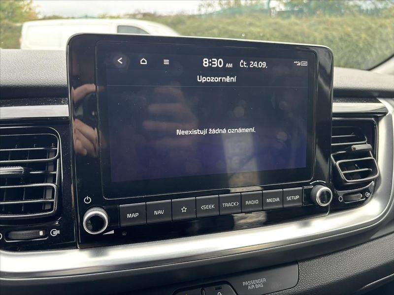Kia Stonic 1,0 TGDi 73kW TOP ZÁRUKA NAVI - fotka 19 z 38