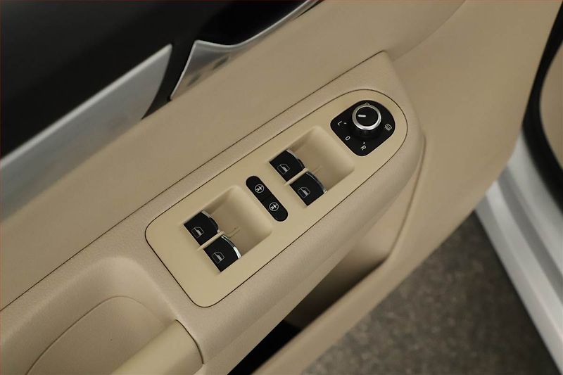 Volkswagen Sharan (2013) 2.0 TDI, Automat, 7 míst, Kůže - fotka 18 z 19