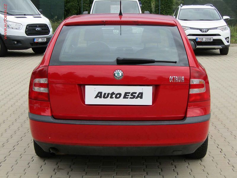 Škoda Octavia (2012) 1.6MPi, ČR, AC, STK4/28 - fotka 5 z 16