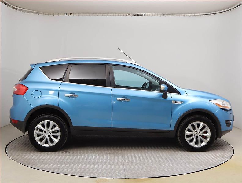 Ford Kuga (2009) Titanium 2.0 TDCi, 4X4 - fotka 6 z 16