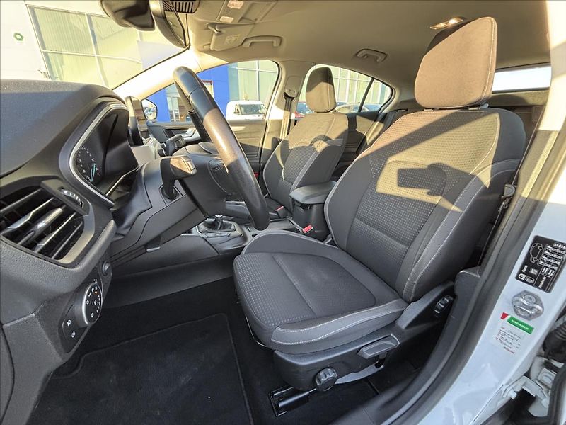 Ford Focus 1,5 Ecoblue 88 kW Titanium DPH - fotka 16 z 31