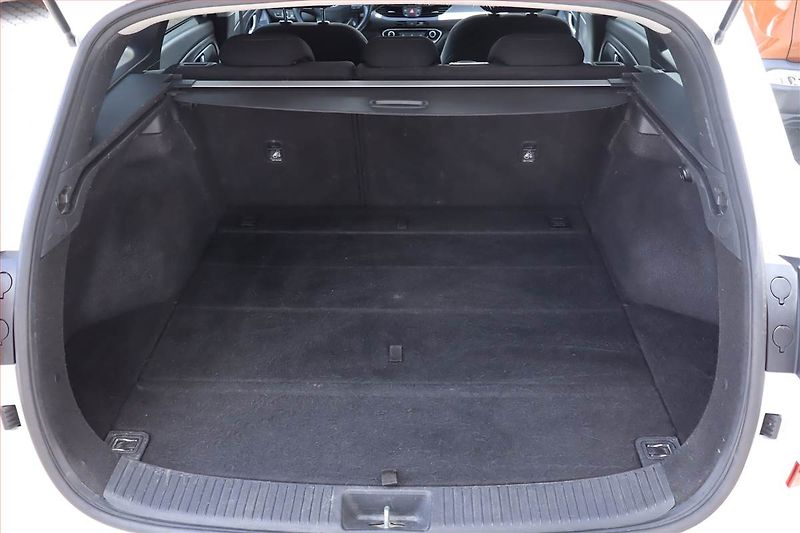 Hyundai i30 (2018) 1.6 CRDi, Serv.kniha, Tempomat - fotka 13 z 18