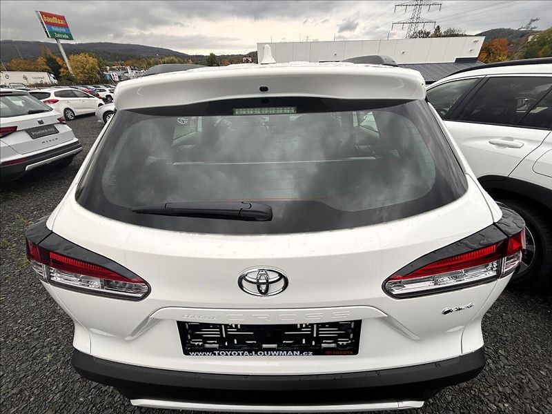 Toyota Corolla Cross 1,8 Comfort Business - fotka 6 z 8