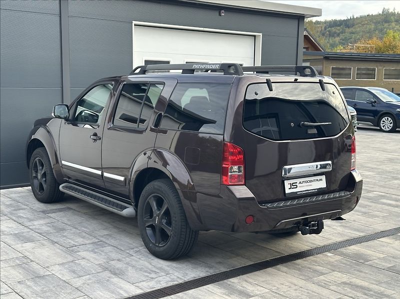 Nissan Pathfinder 3,0 DCI 231PS  LE Executive 4x - fotka 10 z 55