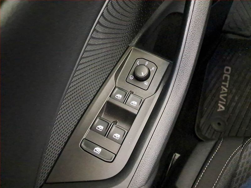 Škoda Octavia (2023) 2.0 TDI - fotka 15 z 16