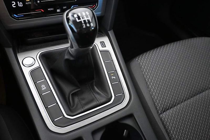 Volkswagen Passat (2021) 2.0 LED Kamera TDI - fotka 22 z 30