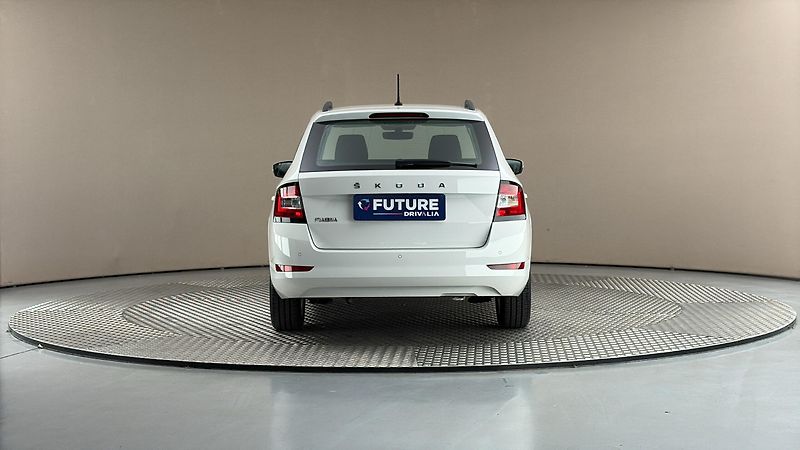 Škoda Fabia 1.0 TSI Ambition Combi - fotka 5 z 22