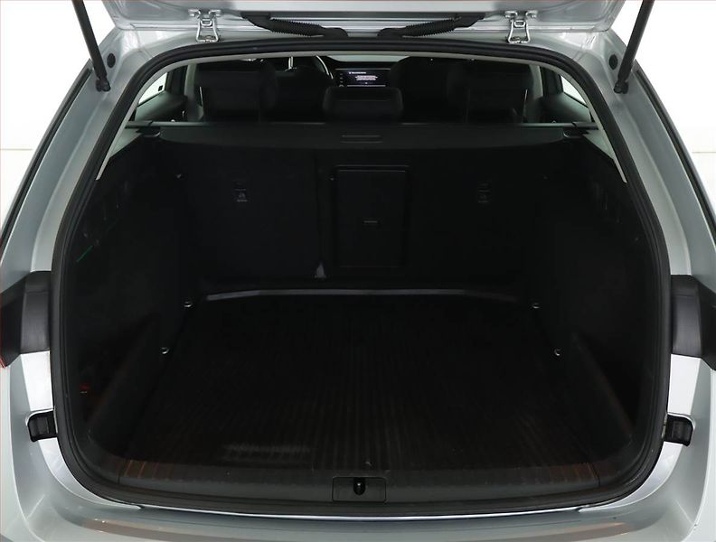 Škoda Octavia (2023) Ambition 2.0 TDI, ČR,1.maj - fotka 13 z 15