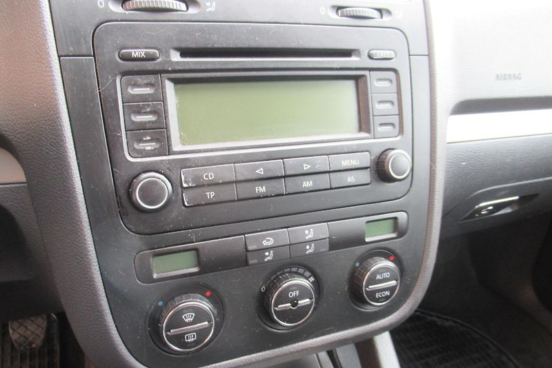 Volkswagen Golf 1.9 TDi AUT. KLIMA TAŽNÉ - fotka 13 z 18