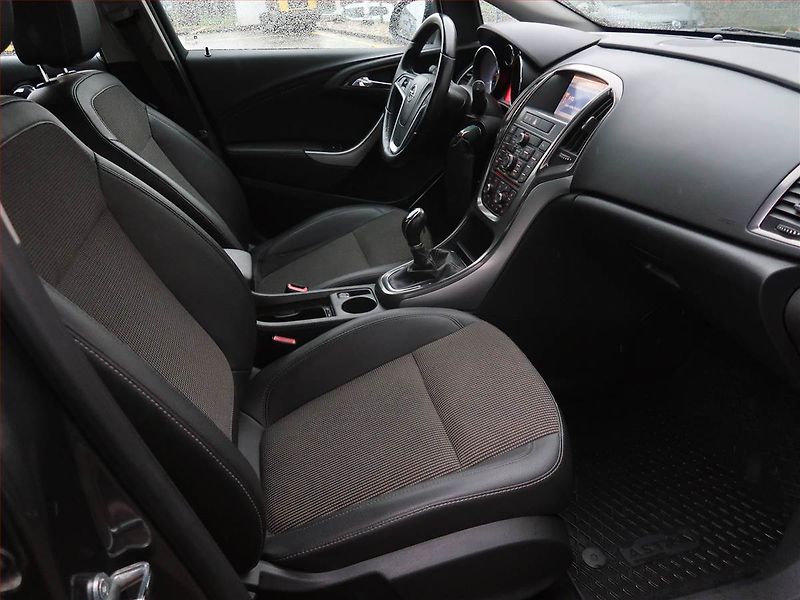 Opel Astra (2011) 2.0 CDTI, Serv.kniha, Navi - fotka 9 z 17