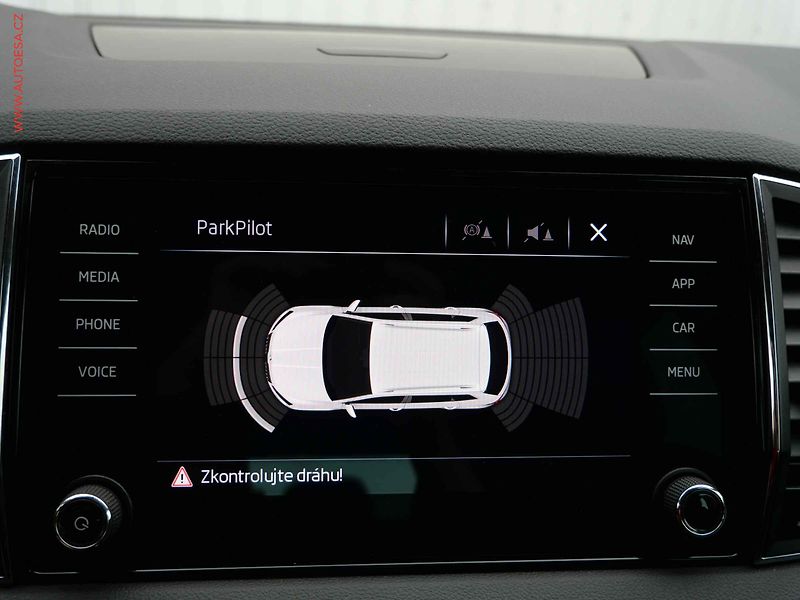 Škoda Karoq (2020) 2.0 TDi, ČR, Style, LED, navi - fotka 24 z 26