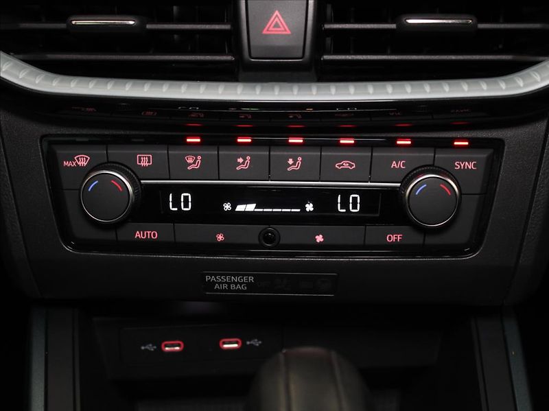 Seat Arona 1,0 TSi DSG Xperience 5L.Zár. - fotka 19 z 23