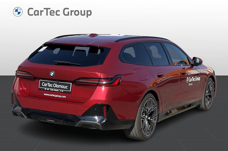 BMW Řada 5 540d xDrive Touring - fotka 6 z 8