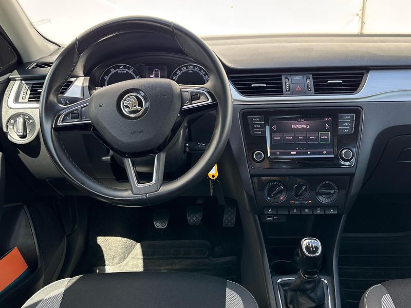 Škoda Rapid AMBITION - fotka 18 z 23