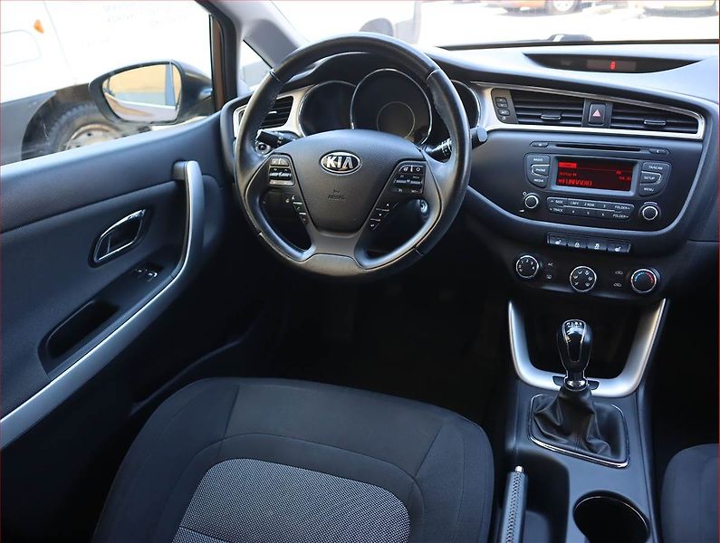 Kia Ceed (2017) 1.4 MPI, Tempomat - fotka 7 z 18