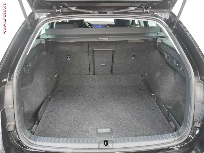 Škoda Octavia (2023) 2.0 TDi, TOUR, DSG, navi, LED - fotka 7 z 29