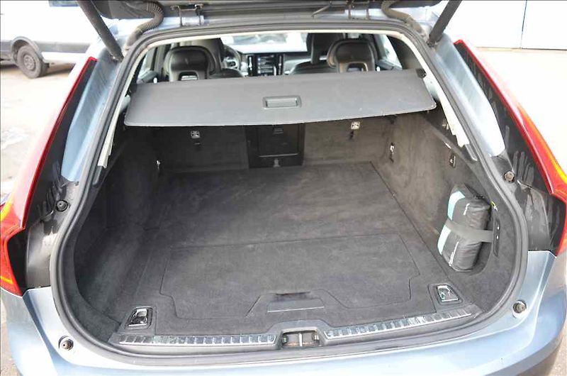 Volvo V90 (2017) CROSS COUNTRY D5 2,0 AWD - fotka 23 z 24