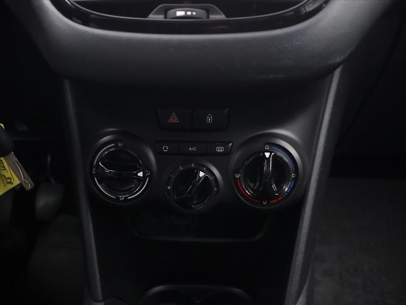 Peugeot 208 1,2 PureTech Klima CZ 1.Maj. - fotka 24 z 32