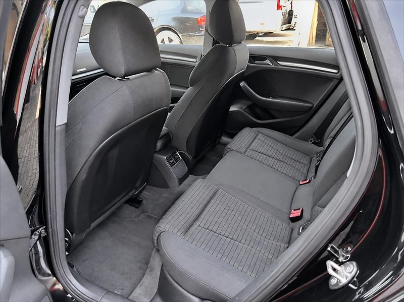 Audi A3 35 TFSi  LED  KLIMA  110kw - fotka 13 z 41