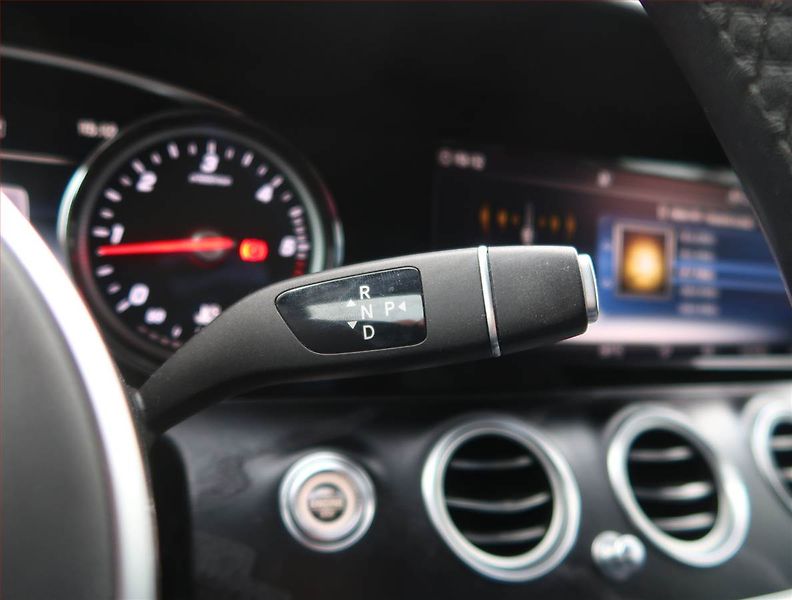 Mercedes-Benz Třídy E (2018) Avantgarde E 300 d - fotka 13 z 23