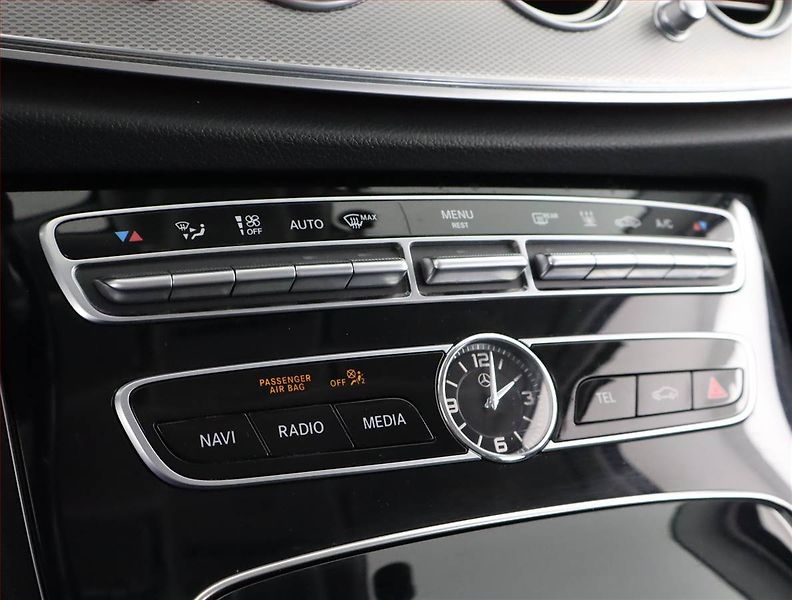Mercedes-Benz Třídy E (2019) E 220 d - fotka 20 z 26
