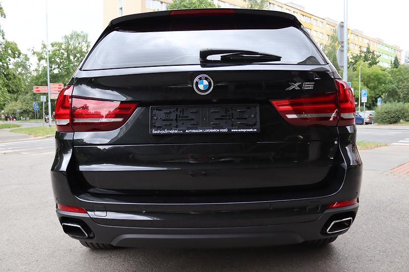 BMW X5 XDRIVE 40e F15 230kW DPH - fotka 10 z 48