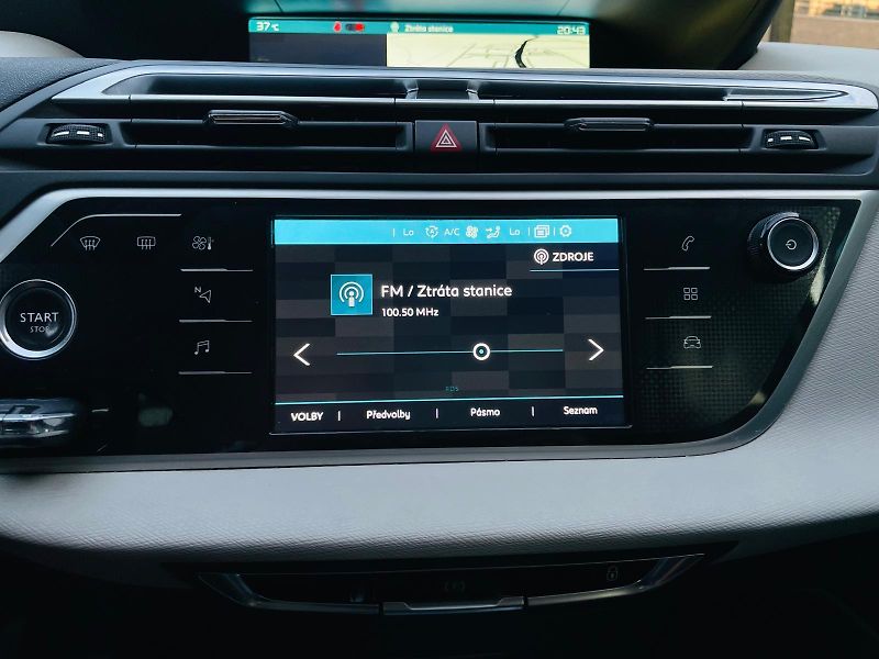 Citroën Grand C4 Picasso 2.0HDi MANUÁL 7MÍST SENZORY - fotka 35 z 46