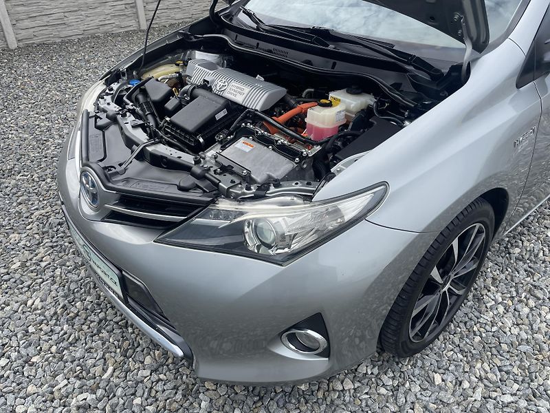 Toyota Auris 1.8i 16v HYBRID AUT SERVIS TOP - fotka 81 z 172