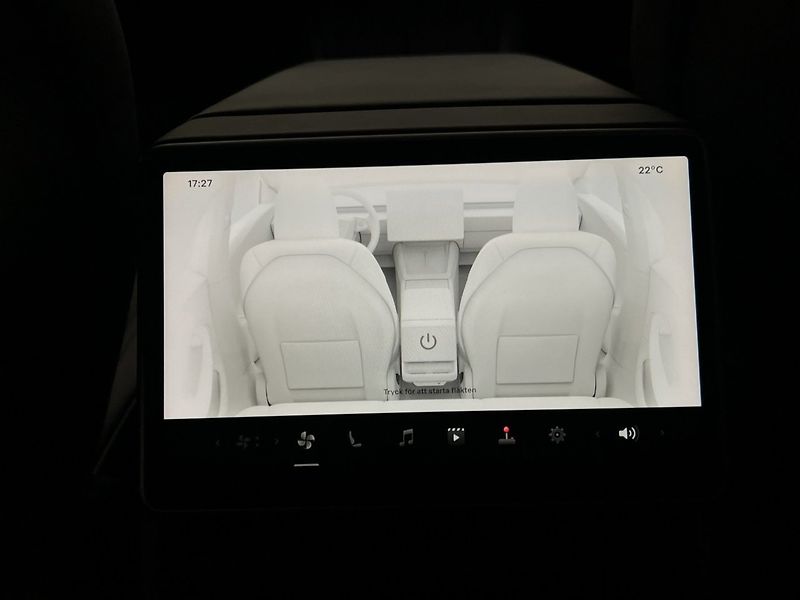 Tesla Model 3 Long Range AWD Highland - fotka 29 z 35