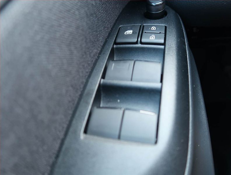 Toyota Yaris (2024) 1.5 VVT-i Hybrid - fotka 14 z 14