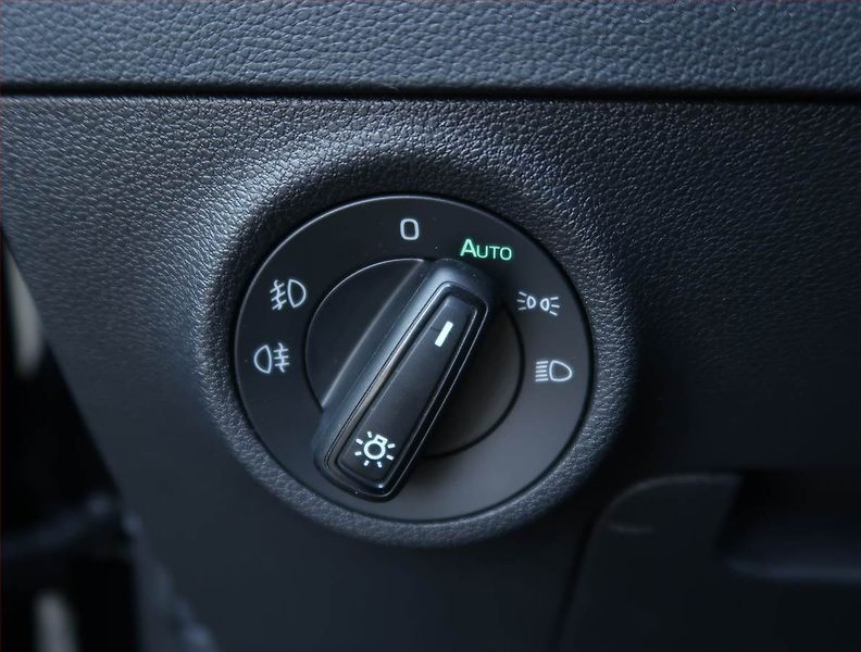 Škoda Karoq (2024) Fresh 2.0 TDI - fotka 18 z 23
