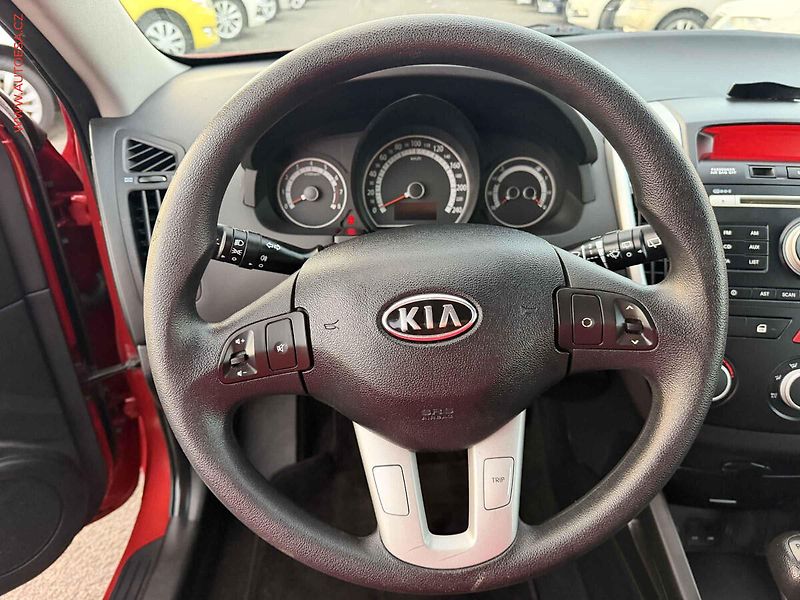 Kia Ceed (2010) 1.4CVVT, ČR, AC, park.čidla - fotka 12 z 16