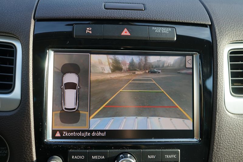 Volkswagen Touareg 180kW Pano 360 Matrix AdTempom - fotka 31 z 39