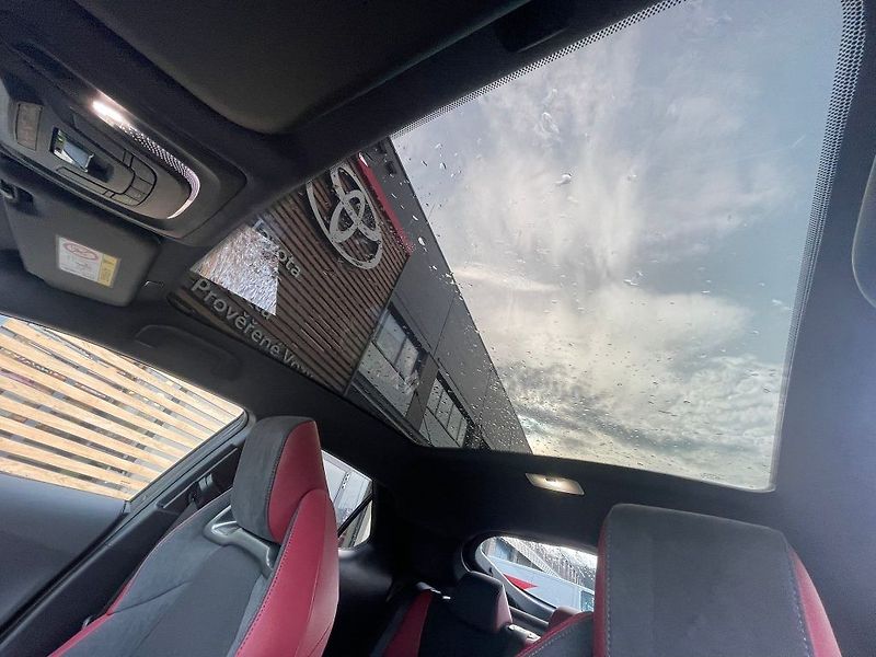 Toyota C-HR 2.0 Hybrid automat Tokio Editi - fotka 26 z 33