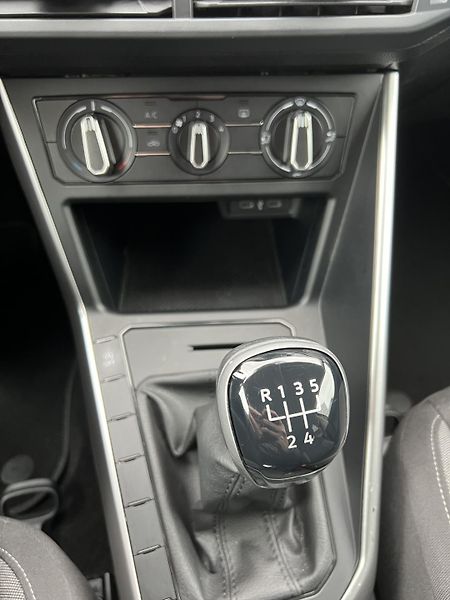 Volkswagen Taigo (2023) 1.0 TSI, pěkný stav - fotka 19 z 28