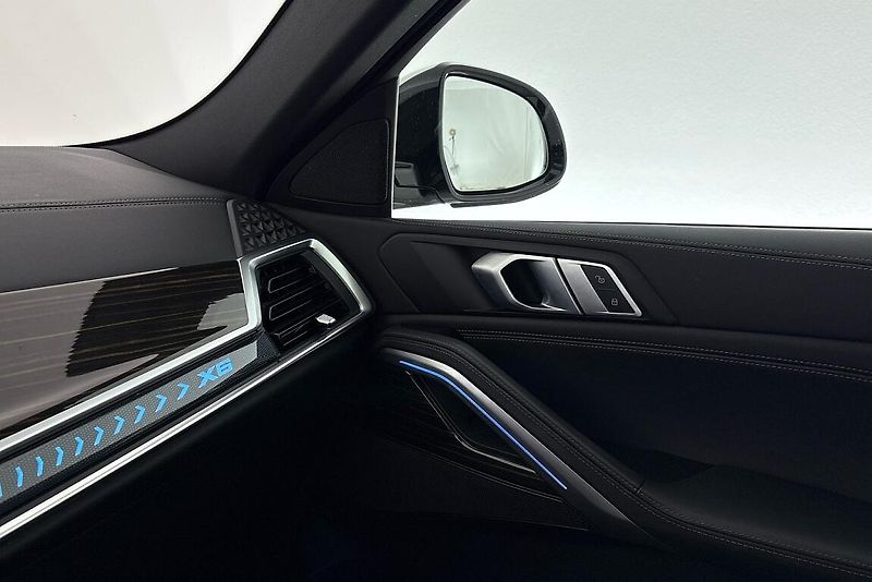BMW X6 xDrive40d - fotka 20 z 28