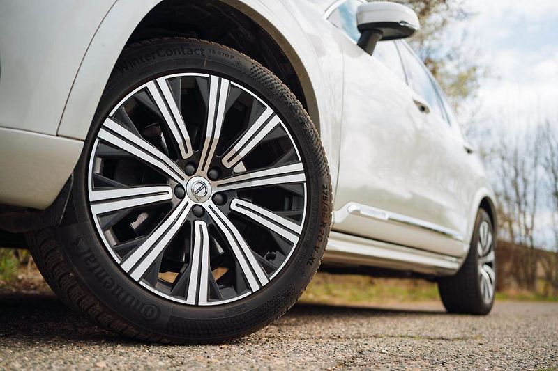 Volvo XC90 (2019) B5 AWD - fotka 9 z 28