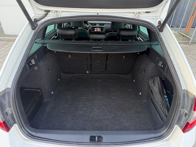 Škoda Octavia (2019) Combi 2.0 Tdi 135 kW DSG 4x4 L - fotka 25 z 27