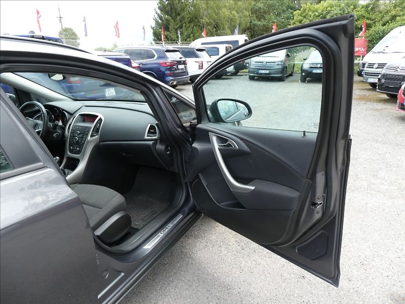 Opel Astra 1,4 88kW 2x kola, 2.majitel - fotka 19 z 38