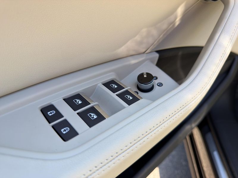 Audi e-tron (2023) 55 300KW 21 ALU PANORAMA - fotka 26 z 27