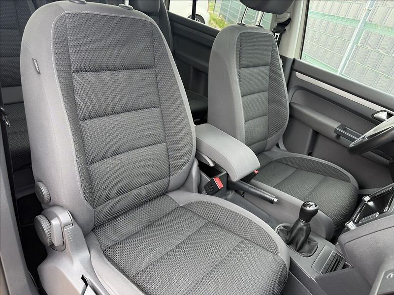Volkswagen Touran 1.6 TDI Comfortline/Panorama/B - fotka 15 z 20