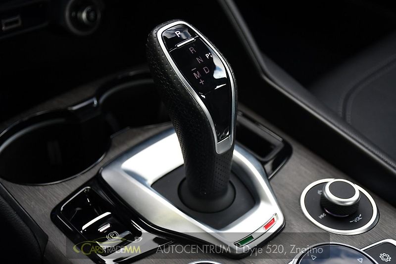 Alfa Romeo Giulia 2.2JTDm 154kw Ti - fotka 33 z 53