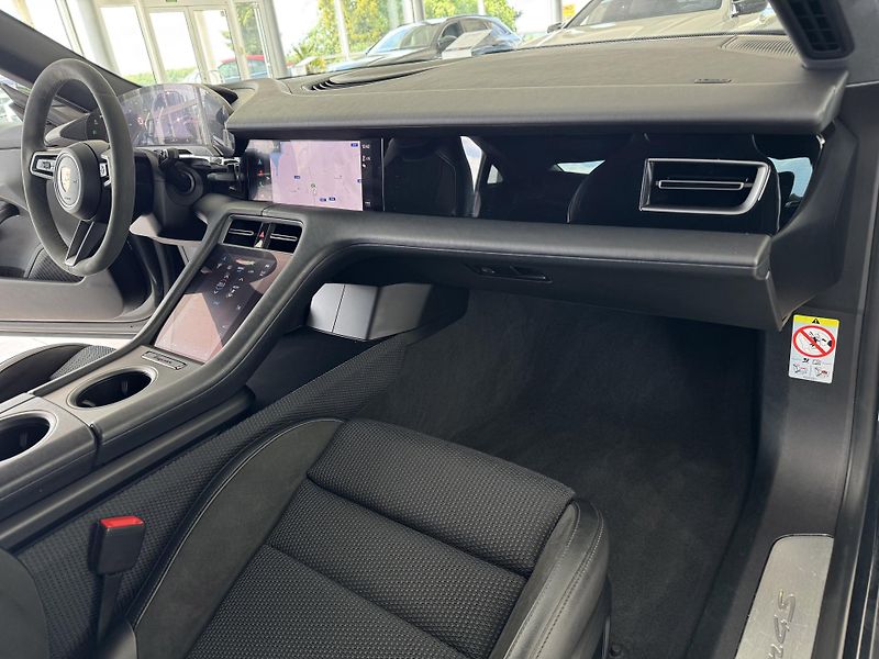 Porsche Taycan 4S Performance*Panorama*DPH - fotka 11 z 41