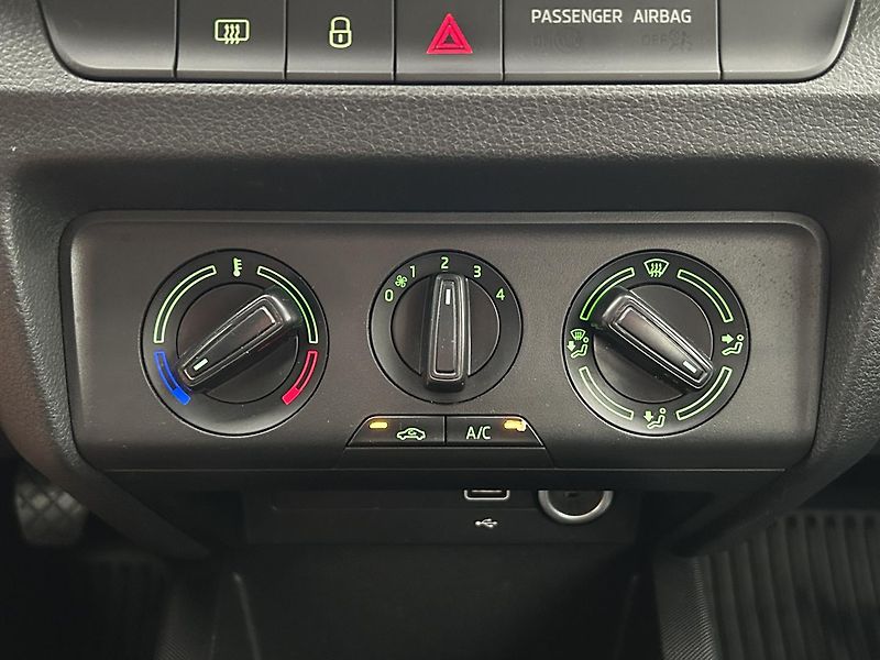 Škoda Fabia 1.0 TSI Ambition - fotka 14 z 24