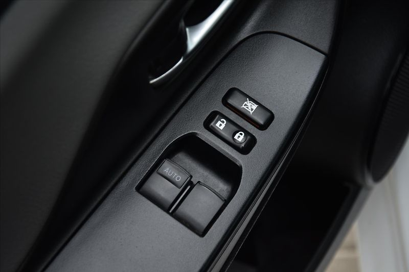 Toyota Yaris 1.5 VVT-i 82kW SERVIS.KNIHA ČR - fotka 12 z 23