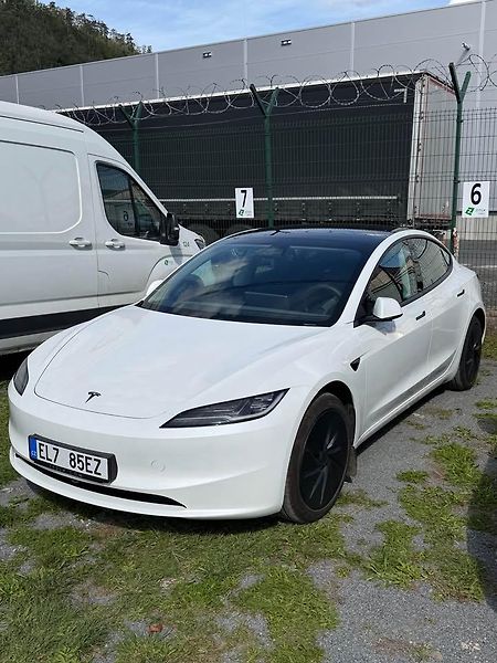 Tesla Model 3 (2026) standard - zadokolka - fotografie inzerátu