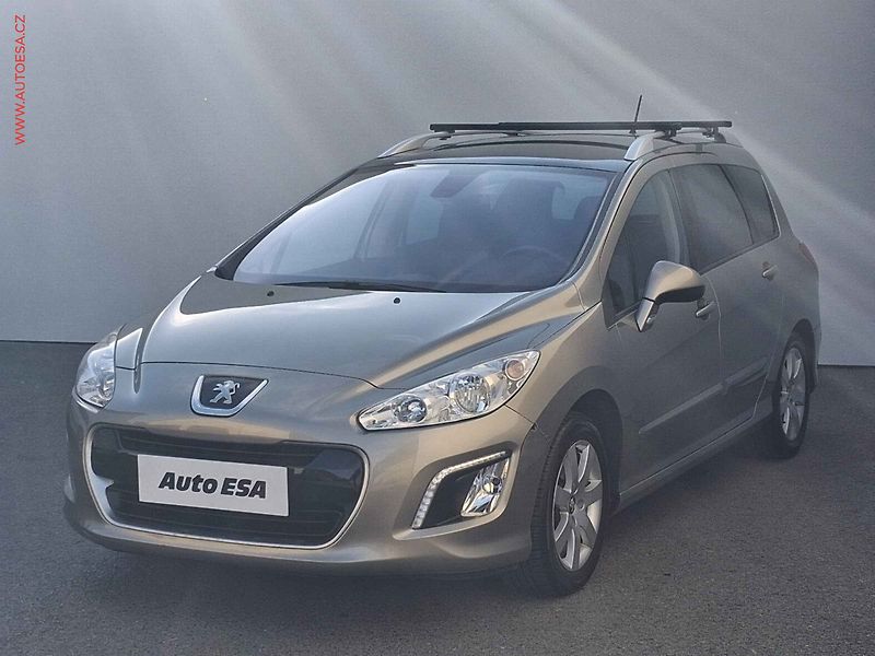 Peugeot 308 (2013) 1.6 HDI, 2.maj,ČR, AC, panor. - fotka 3 z 15