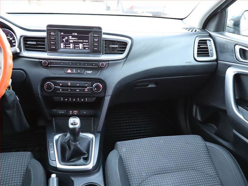 Kia Ceed (2019) 1.4 CVVT, Serv.kniha, Tempomat - fotka 8 z 18