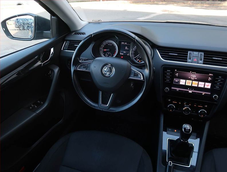 Škoda Octavia (2017) Style 1.6 TDI, Navi, Tempomat - fotka 7 z 22